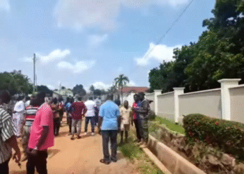 NPP supporters mass up at Wontumi’s residence as NIB withdraws officers