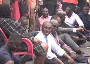 Minority MPs sit on floor at EOCO over Wontumi’s detention