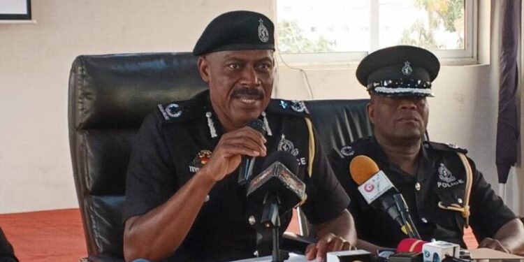 A/R: Police arrest five, impound vehicles in criminal syndicate raid