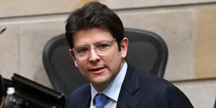 Colombia presidential hopeful shot in head at rally