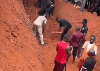 A/R: Tears in Obogu as 16 church youth buried following fatal accident