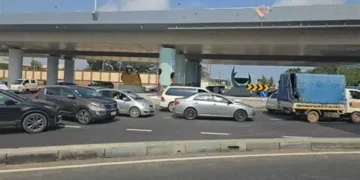 Roads Ministry cracks down on illegal billboards at Flowerpot Interchange