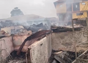 A/R: Fire destroys over 300 shops at Suame Post Office market