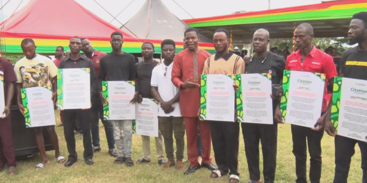 Helicopter crash: Mahama rewards Sikaman-Brofoyedu rescuers with GHS100k, promises jobs support