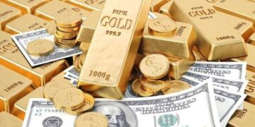 Gold price hits record high as investors seek safety