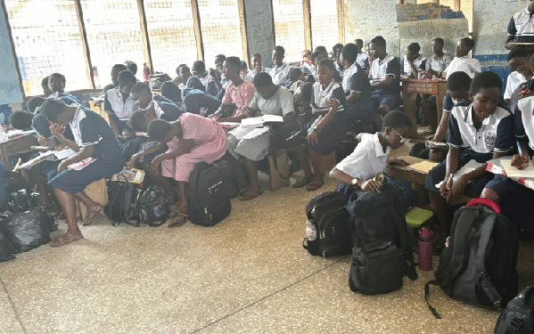 Education Ministry to deliver 3,282 desks to Labone SHS following furniture shortage