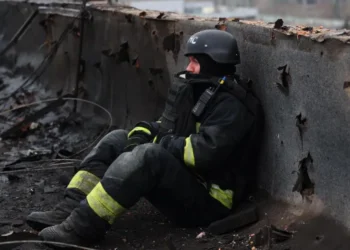 Four dead in Russian attack as diplomatic efforts to end war continue