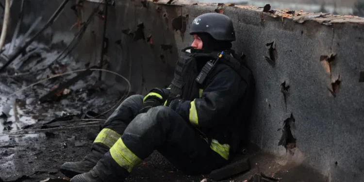 Four dead in Russian attack as diplomatic efforts to end war continue