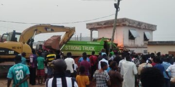 Kumawu: Four dead as truck crashes into salon