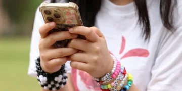 UK: MPs reject call for under-16s social media ban, back more flexible powers