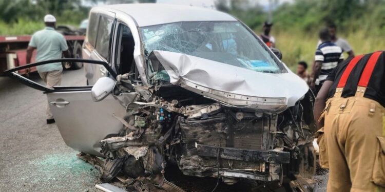 Toyota Camry, Voxy collide on Accra–Kumasi Highway; 11 people hospitalized – GNFS