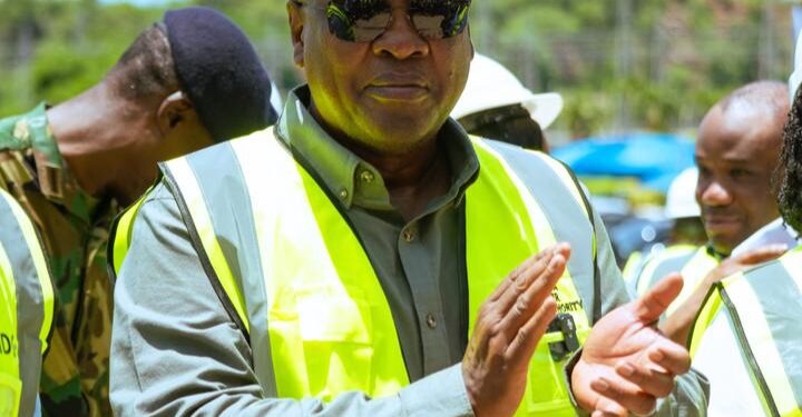 Mahama visits Akosombo following fire, applauds quick restoration work