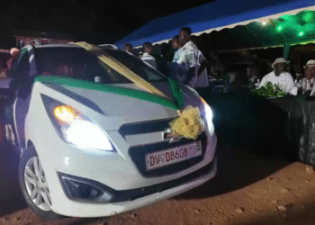 Abirem NDC Youth Organizer gifts former constituency Chairman new car