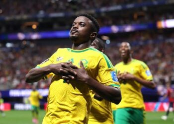 South Africa score late from spot to draw with Czech Rep