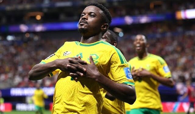 South Africa score late from spot to draw with Czech Rep