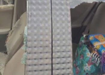 Confusion erupts at Kokompe as alleged Chief Imam convoy damages vehicles, property