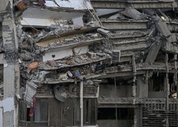 Earthquake is devastating blow to Venezuela at time of uncertainty