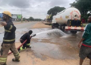Firefighters battle massive gas leakage at Tema Community 7
