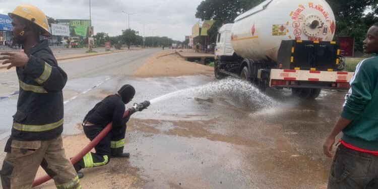 Firefighters battle massive gas leakage at Tema Community 7