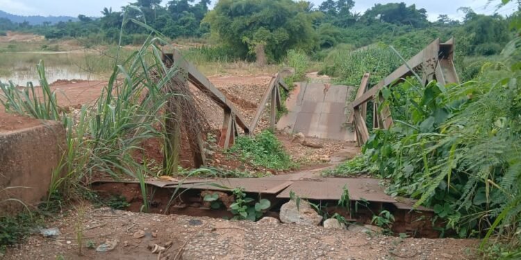 A/R: Collapsed Achiase-Anumso bridge disrupts transport, economic activities