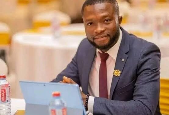 Dr Alex Ampaabeng congratulates Juaboso NPP executives