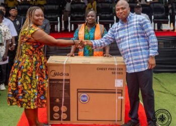 Okudzeto Ablakwa donates 100 chest freezers to Juapong market women