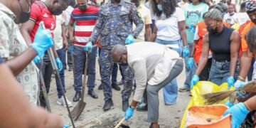 COCOBOD staff joins national clean Ghana campaign