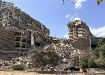Angry Venezuelans accuse government of negligence over earthquake response