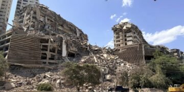 Angry Venezuelans accuse government of negligence over earthquake response