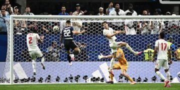 Argentina defeat England to set up final showdown with Spain