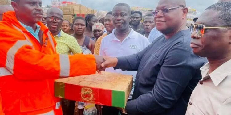 W/R: Gov’t presents relief items to Samreboi flood victims