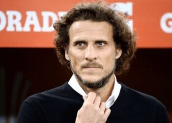 Diego Forlán named caretaker Uruguay coach after Bielsa departure