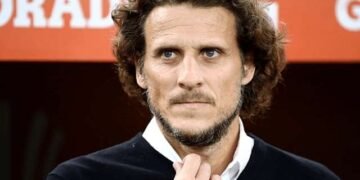 Diego Forlán named caretaker Uruguay coach after Bielsa departure