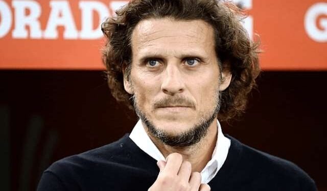 Diego Forlán named caretaker Uruguay coach after Bielsa departure