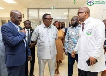 Presidential Envoy donates GHS100,000 to Korle- Bu Renal Unit to support dialysis services