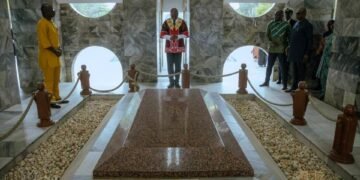 Gabon President visits Kwame Nkrumah Mausoleum