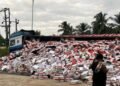 V/R: Calls grow for CSR support to Sokpoe after residents protect fallen tomato purée truck