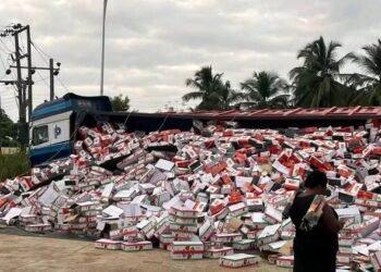 V/R: Calls grow for CSR support to Sokpoe after residents protect fallen tomato purée truck