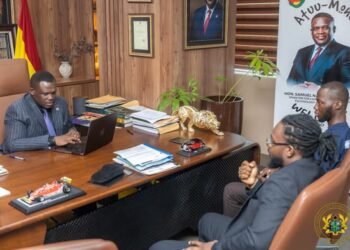 Communications Minister receives proposal for AI citizen assistant to improve public services