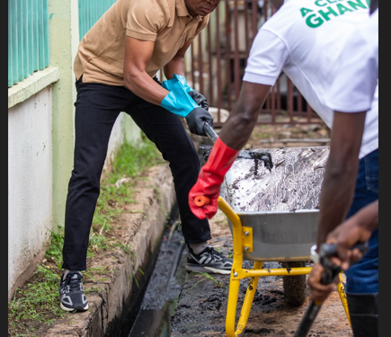 Deputy Lands Minister Sulemana Yusif joins Ministry staff in government-declared national clean-up exercise