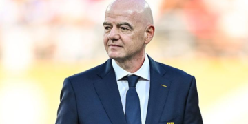 FAW chief calls for Infantino to step down