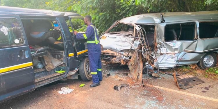 E/R: One dead, 10 injured in road crash at Akode No. 2