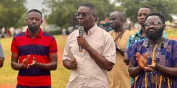 Bono: Dr Gideon Boako donates GHS20,000, other items to Tano North Pragia Association