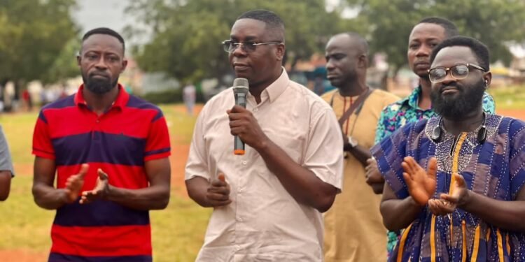 Bono: Dr Gideon Boako donates GHS20,000, other items to Tano North Pragia Association