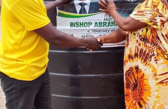 GA/R: Bishop Abraham Aidoo donates polytank to Holyland–New Apollonia community