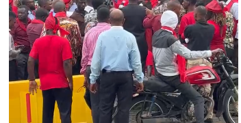 NLA workers blame management for 11% salary reduction
