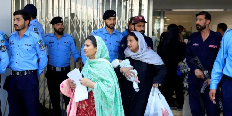 Door was locked at Pakistan hospital where fire killed 14 babies, witnesses say