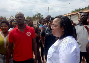 Shai Osudoku MP visits market women after temporary structures destruction