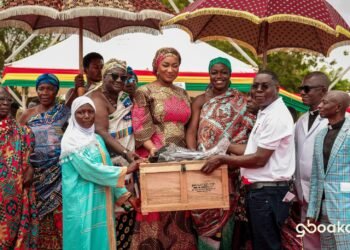 Samira Bawumia awards two best BECE graduates in Tano North