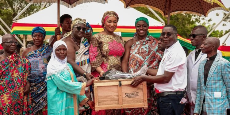 Samira Bawumia awards two best BECE graduates in Tano North